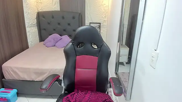 LORELAIGIVEN Live XXX-Chat