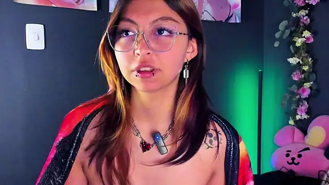 Kira_Exxe's Live XXX Chat