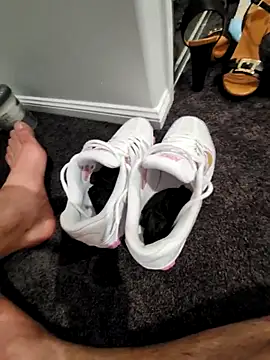 Shoeslut1's Live XXX Chat