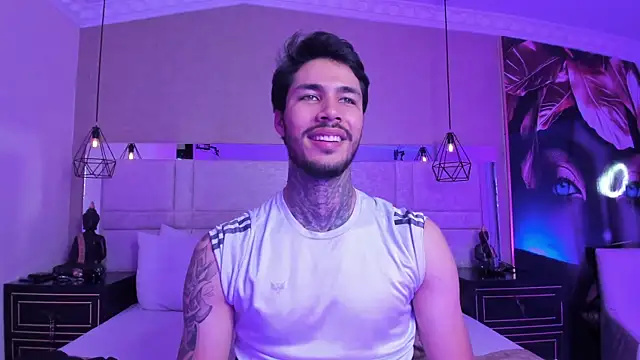 Онлайн чат XXX JacksonGreenn