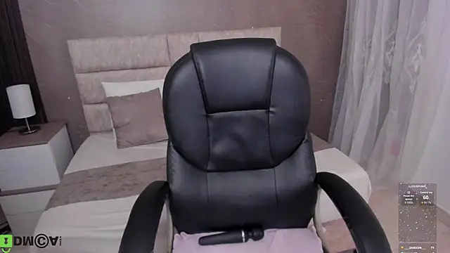 XXX chat uživo modela miaparker25