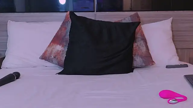 Chat +18 de NinaGarcia ao vivo