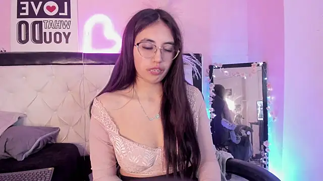צ'אט XXX בשידור חי של Valk_submissive
