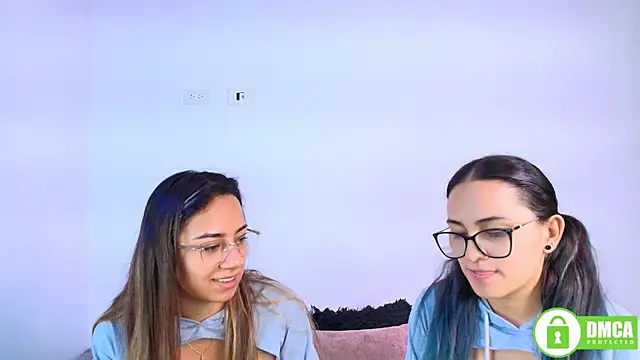 Jules_n_Gia's Live XXX Chat