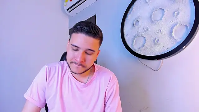 mike_257 élő XXX-chatje