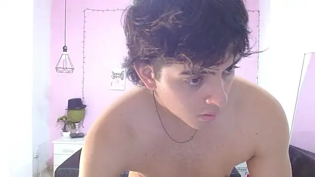 Chatroom XXX en direct de zayne_lyon
