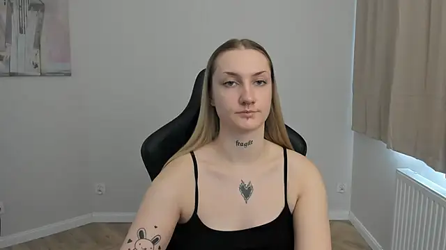 AlexaTease – Naživo XXX chat