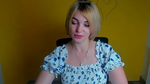 CuttieEmma: онлайн-секс-чат