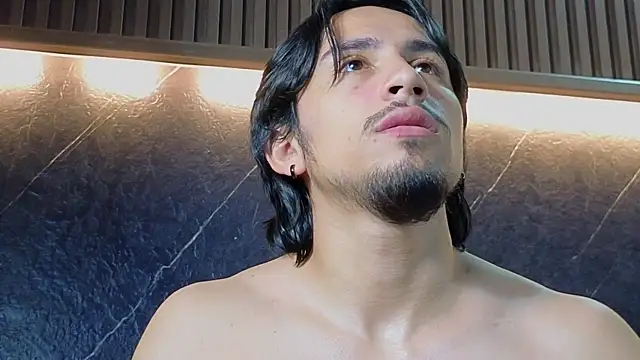 XXX chat uživo modela LatinShortt