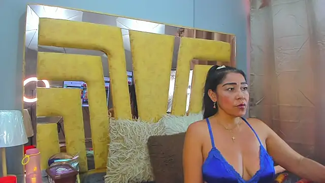 XXX chat uživo modela VikyThomsonn