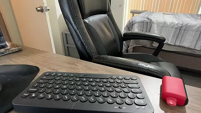 Fuzzyfuzbear's Webcam Show