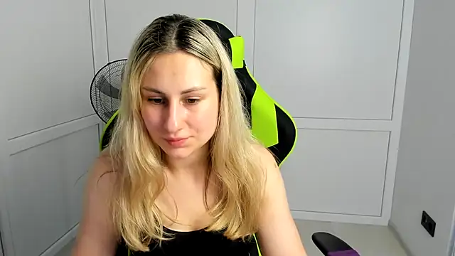 MissLunariaa's Live XXX Chat