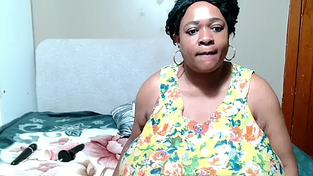 Chat XXX en directo de BUSTYQUEEN56_