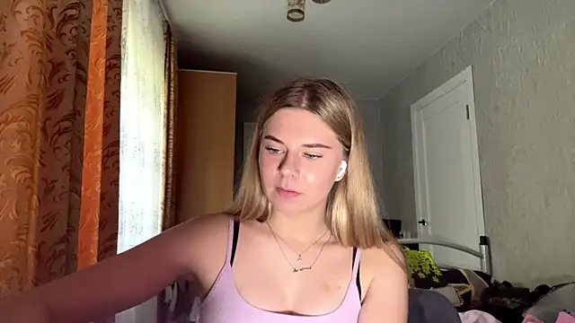 HoneysPiee's Live XXX Chat