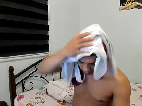 urfucker_vinz Chat XXX in diretta