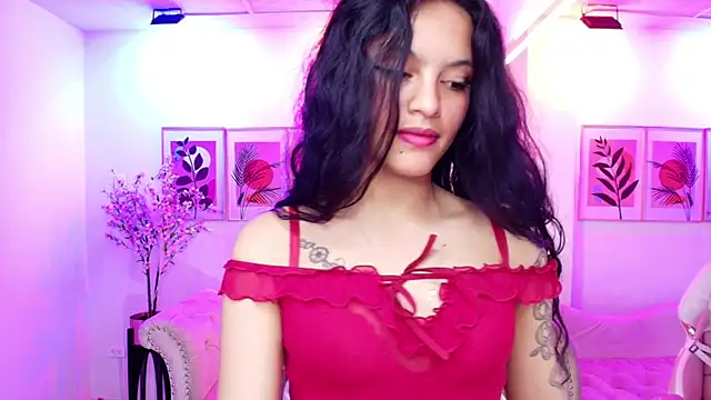 Maddie_T18's Live XXX Chat