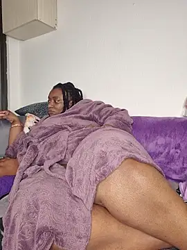 צ'אט XXX בשידור חי של ThickianaRider
