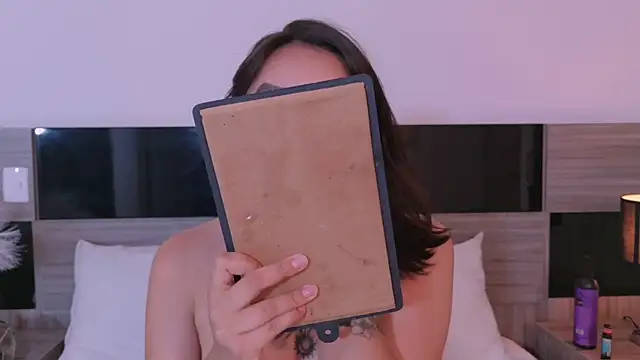Chat +18 de NinaGarcia ao vivo