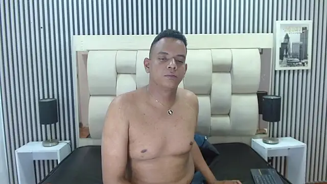 Papi_95 XXX чат на живо