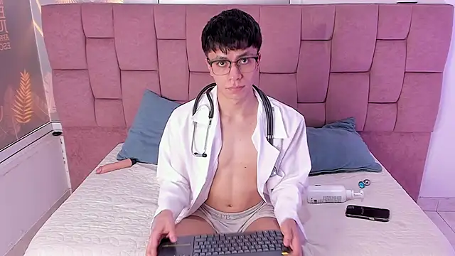 ThomasTorress Live XXX-Chat
