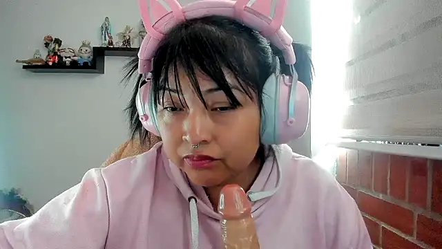 צ'אט XXX בשידור חי של Shaddycute_