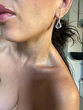 XXX chat uživo modela JolieBee