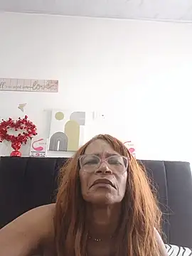 XXX chat uživo modela BustyMilf_