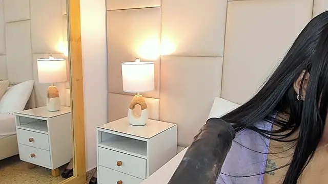 XXX chat uživo modela AntoniaRoss_