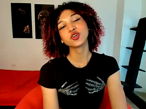 Show modela Elianisbigcock na web-kameri