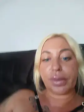 Show modela MiaMooly na web-kameri