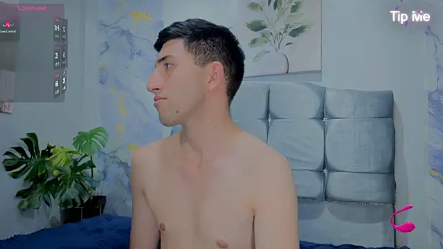 Un_Sluttyy Live XXX-chat