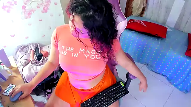 Emily_Coper18 Adlı Modelin Canlı XXX Sohbeti