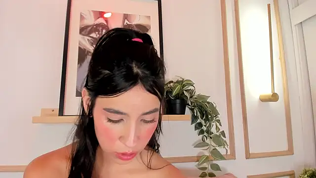 XXX chat uživo modela Nanami_