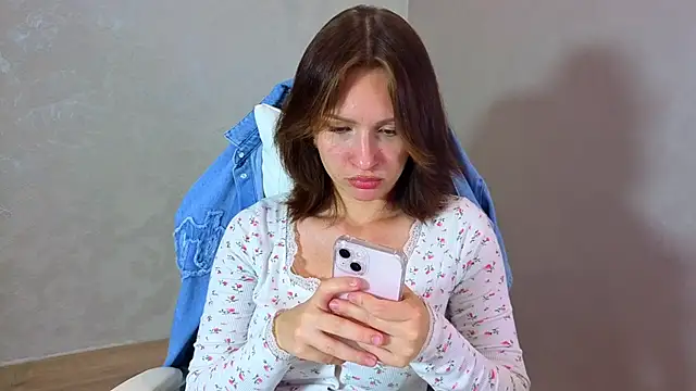 Emmiennova 라이브 XXX 채팅
