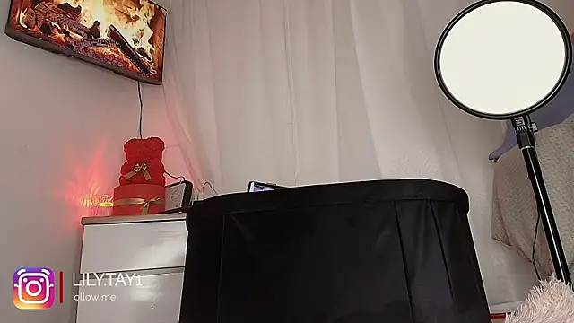 lily_tay_ Chat XXX live