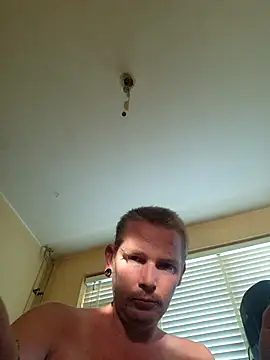 Živý XXX chat piercingpik