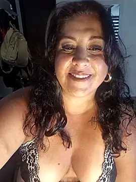 CurvyFireLatina's Live XXX Chat