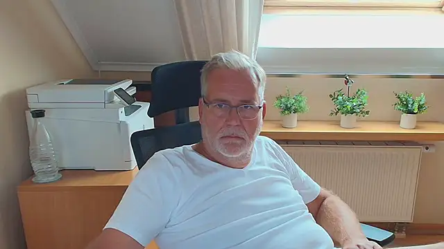 צ'אט XXX בשידור חי של subbear1968