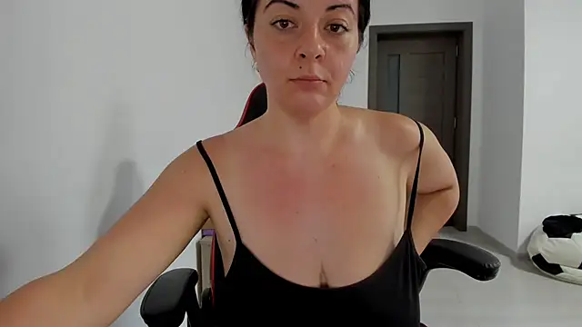 amiraisa11 Adlı Modelin Canlı XXX Sohbeti