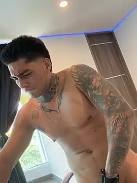 Dominiofit élő XXX-chatje