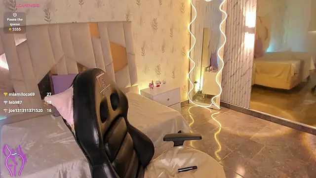 Czat XXX na żywo – CYRUS_TAY