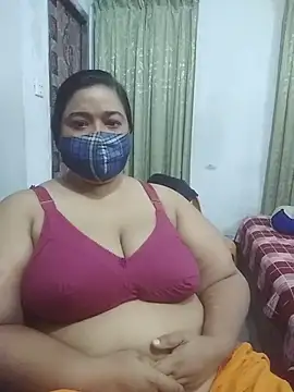 momo_loves' Live XXX Chat