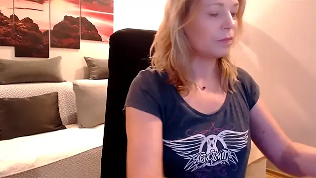 love-bionda Chat XXX live