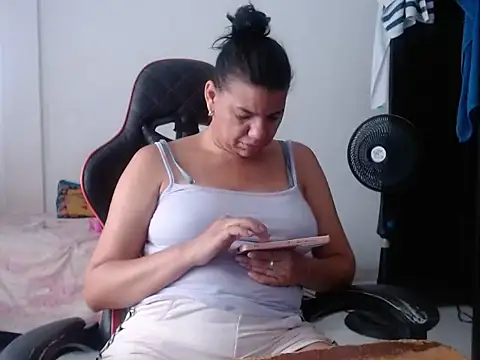 دردشة Adriana_0312 الجنسية المباشرة