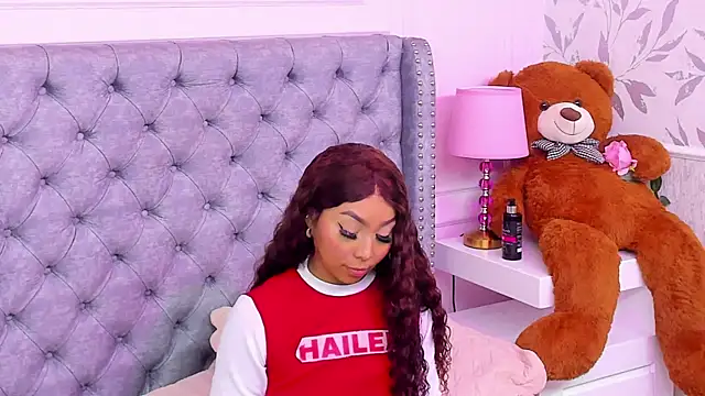 HaileeRoberts live XXX chat