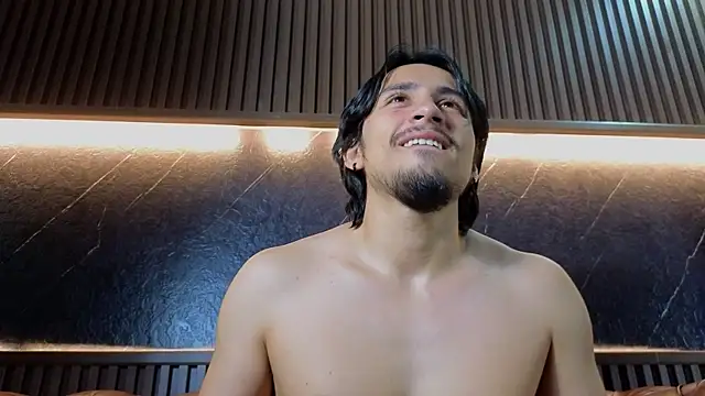 LatinShortt Live XXX-chat