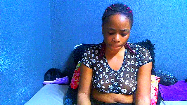 Chat +18 de SMALLBOOBSXX ao vivo