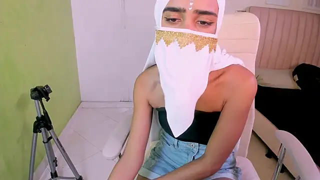 Inaya_Lux Chat XXX in diretta