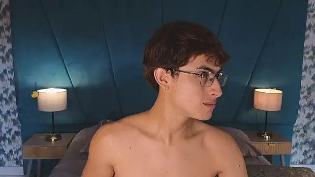 Pokazy przed kamerką – Aaron_Eze