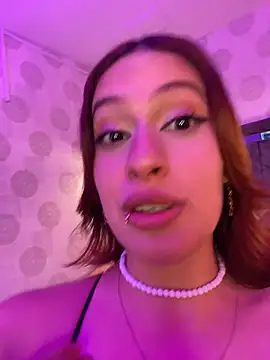 steffmontespink18 Adlı Modelin Canlı XXX Sohbeti